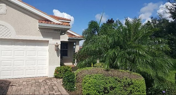 Front of house - Before4