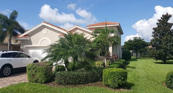 Front of house - Before3