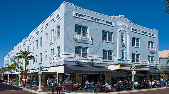 Ford-Garage-Restaurant-in-Downtown-Fort-Myers-Florida