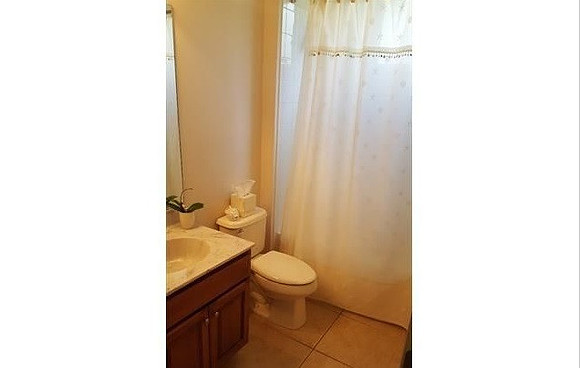 Guest Bathroom - Before