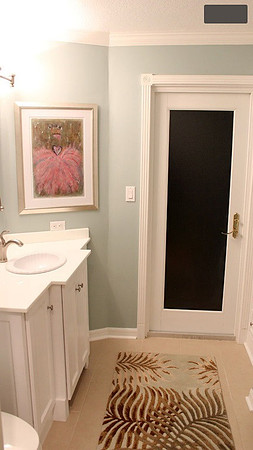Guest Bathroom - Before